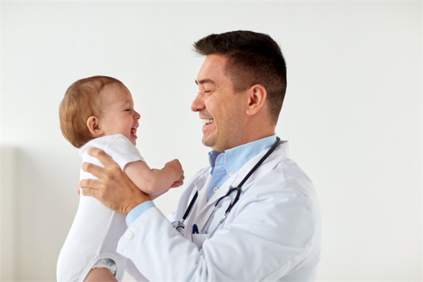 成都7天胚做助孕费用是多少？ 成都7天胚做助孕机构价格约20到30万元！